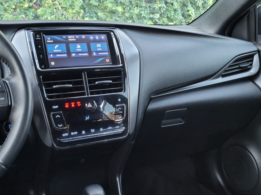toyota yaris xs 1.5 flex  automatico13