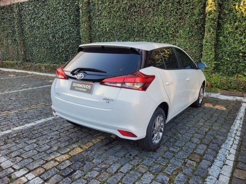 toyota yaris xs 1.5 flex  automatico4