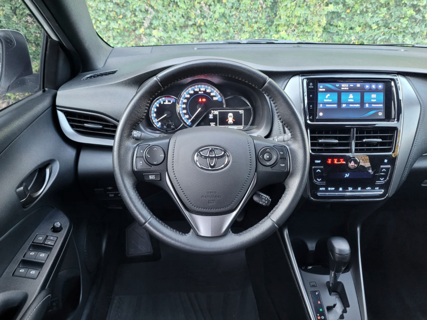 toyota yaris xs 1.5 flex  automatico10