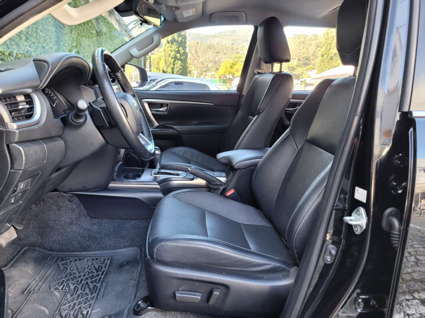 baixa km! - toyota hilux sw4 srx 4x4 2.8  dies. automatico7