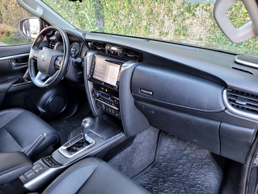baixa km! - toyota hilux sw4 srx 4x4 2.8  dies. automatico13