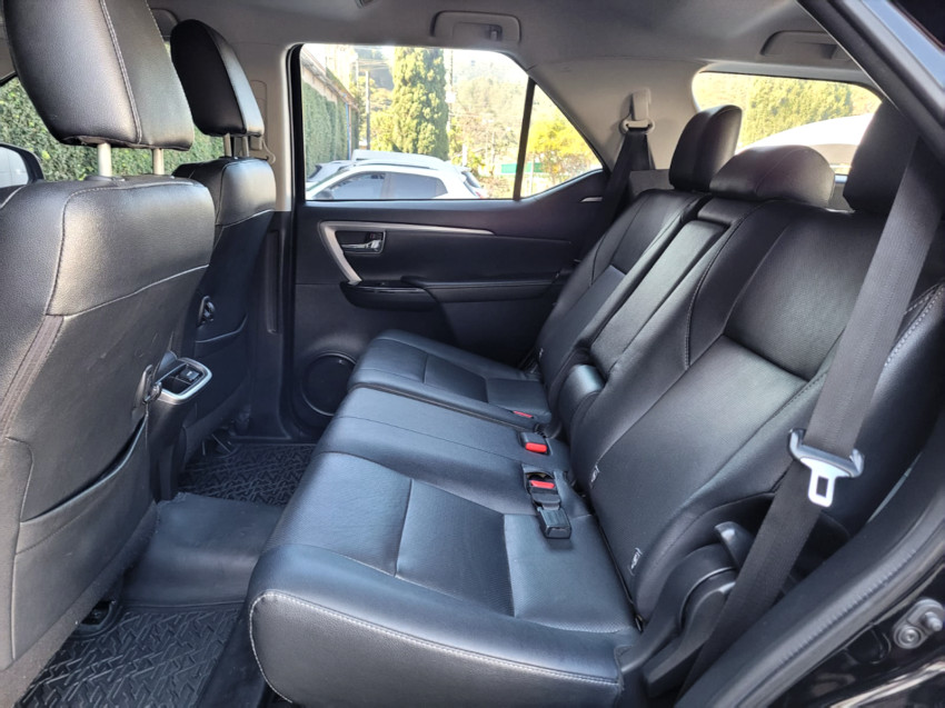 baixa km! - toyota hilux sw4 srx 4x4 2.8  dies. automatico8