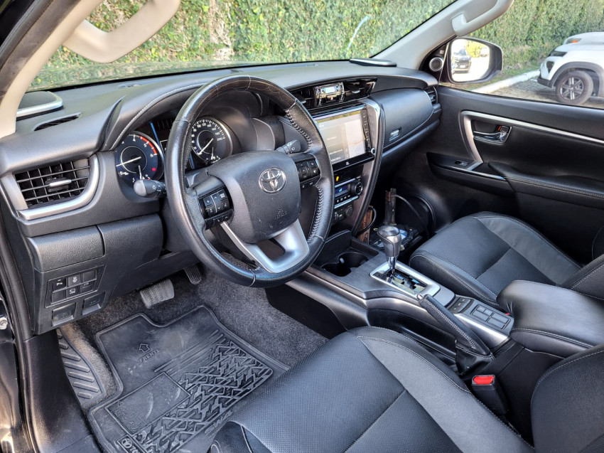 baixa km! - toyota hilux sw4 srx 4x4 2.8  dies. automatico9