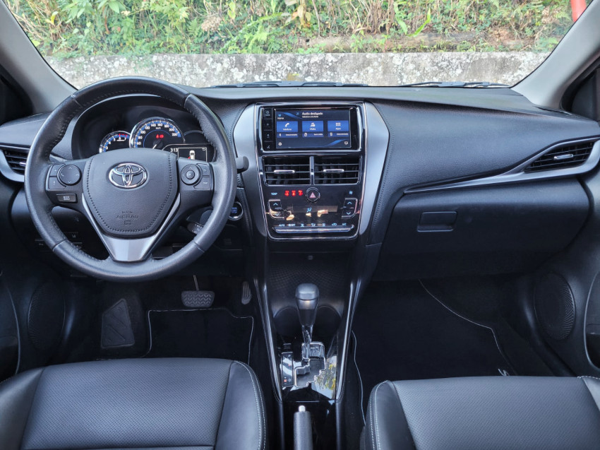 baixa km! - toyota yaris xls sedan 1.5 flex  automatico6