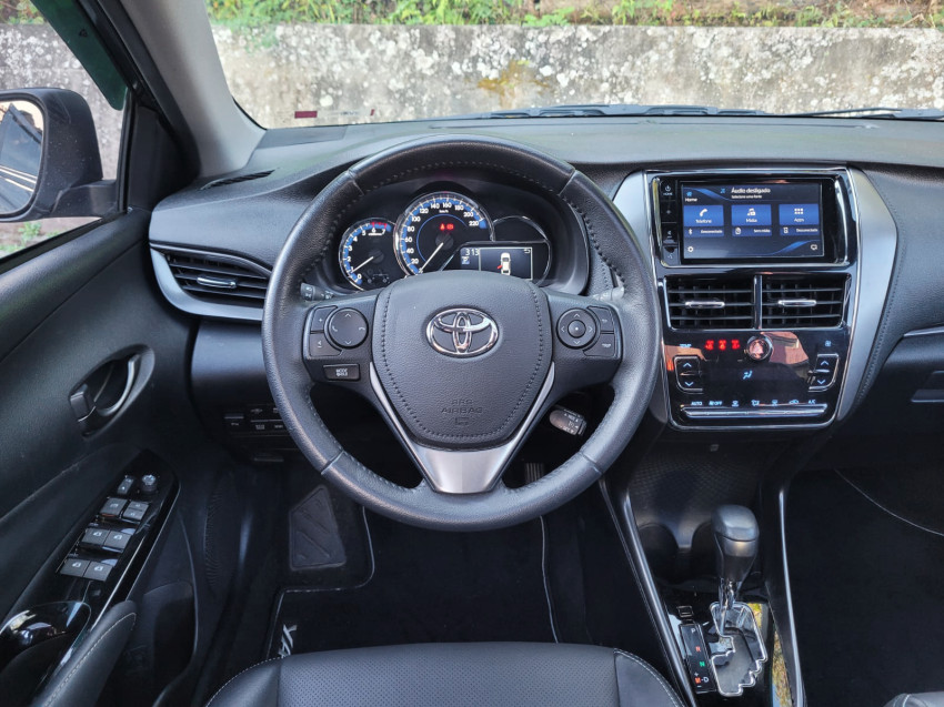 baixa km! - toyota yaris xls sedan 1.5 flex  automatico10