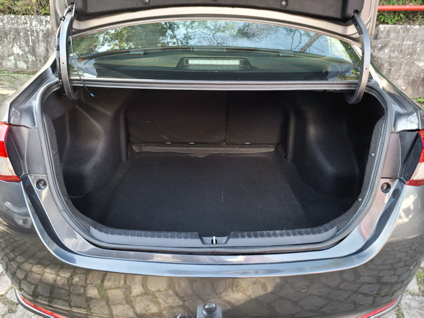baixa km! - toyota yaris xls sedan 1.5 flex  automatico16
