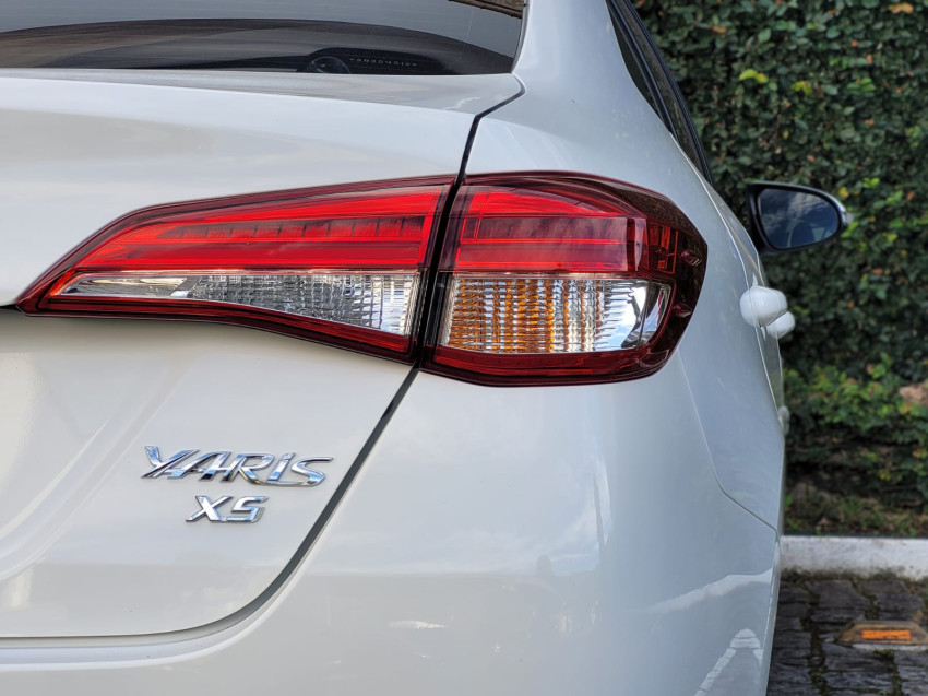 baixa km! - toyota yaris xs sedan 1.5 flex  automatico20
