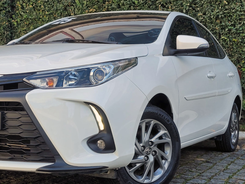 baixa km! - toyota yaris xs sedan 1.5 flex  automatico17