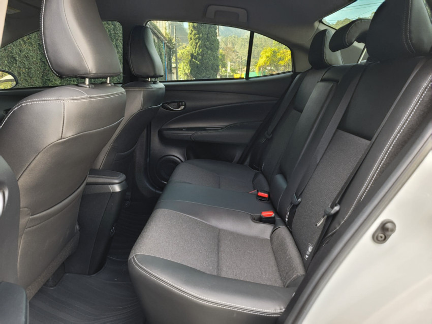 baixa km! - toyota yaris xs sedan 1.5 flex  automatico8