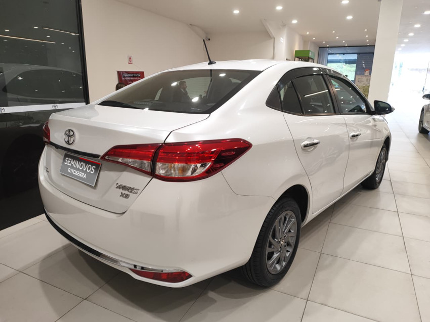 toyota yaris xs sedan 1.5 flex  automatico4