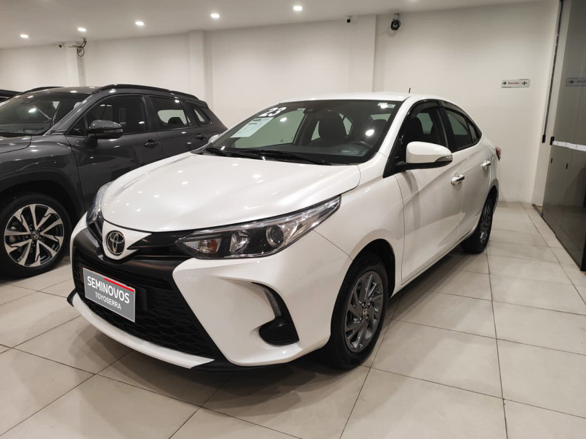toyota yaris xs sedan 1.5 flex  automatico1