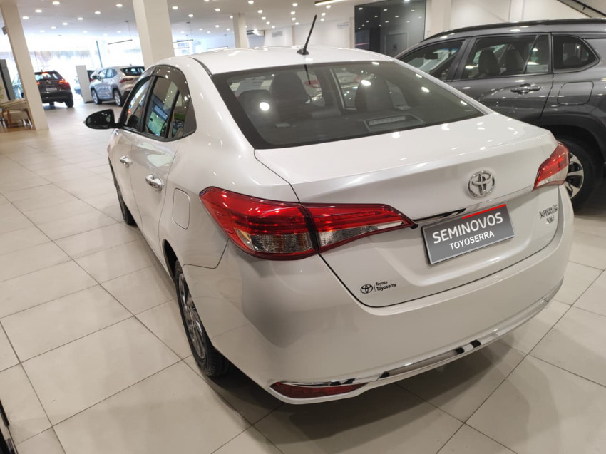 toyota yaris xs sedan 1.5 flex  automatico5