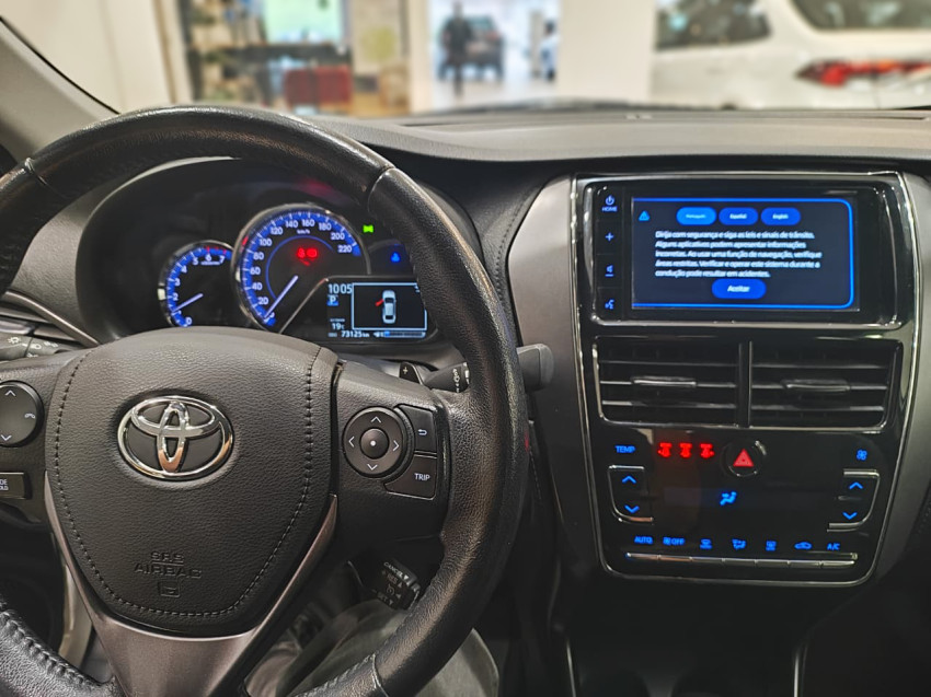 toyota yaris xs sedan 1.5 flex  automatico9