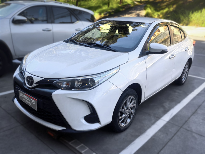 toyota yaris xs sedan 1.5 flex  automatico1