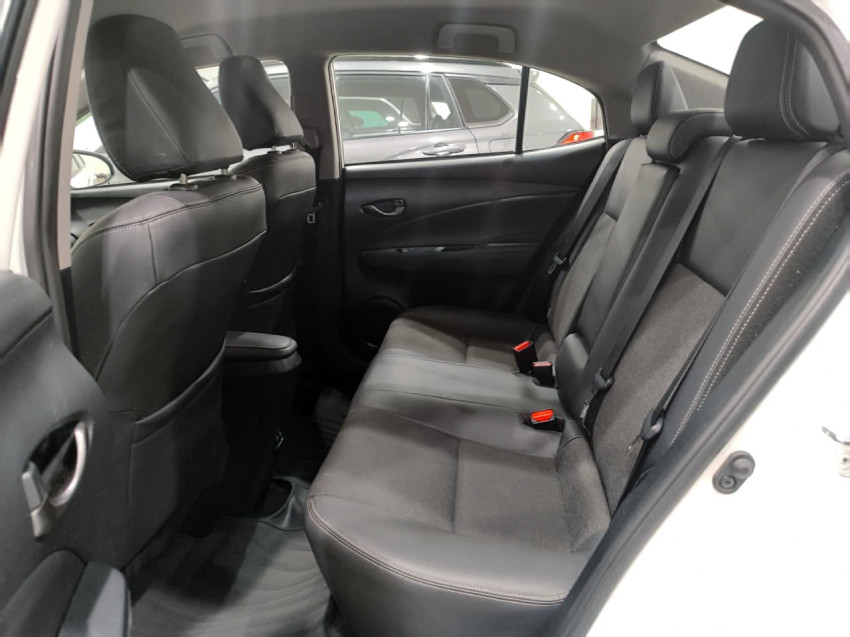 toyota yaris xs sedan 1.5 flex  automatico8