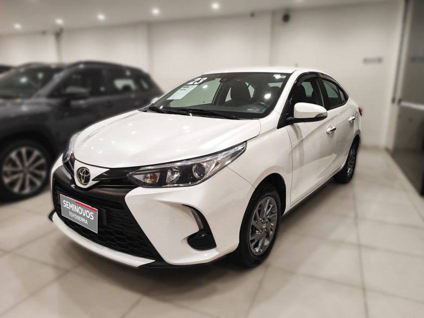 toyota yaris xs sedan 1.5 flex  automatico2