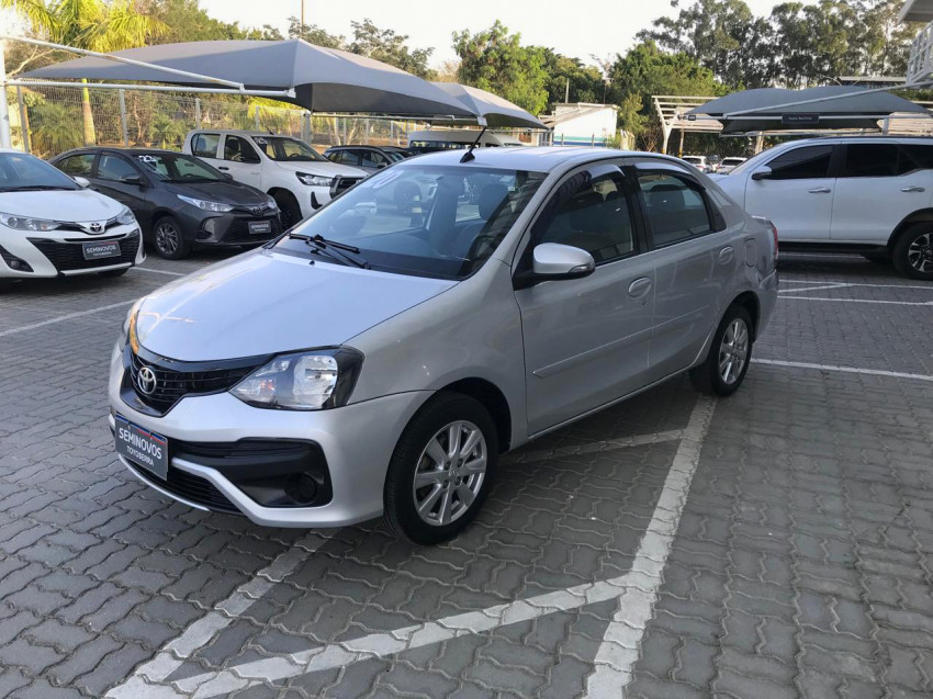 baixa km! - toyota etios x plus sedan 1.5 flex  automatico1