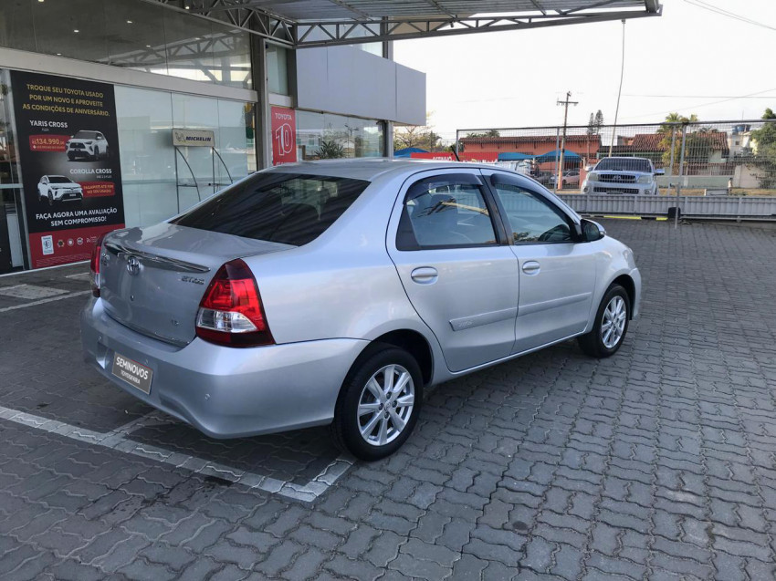 baixa km! - toyota etios x plus sedan 1.5 flex  automatico4