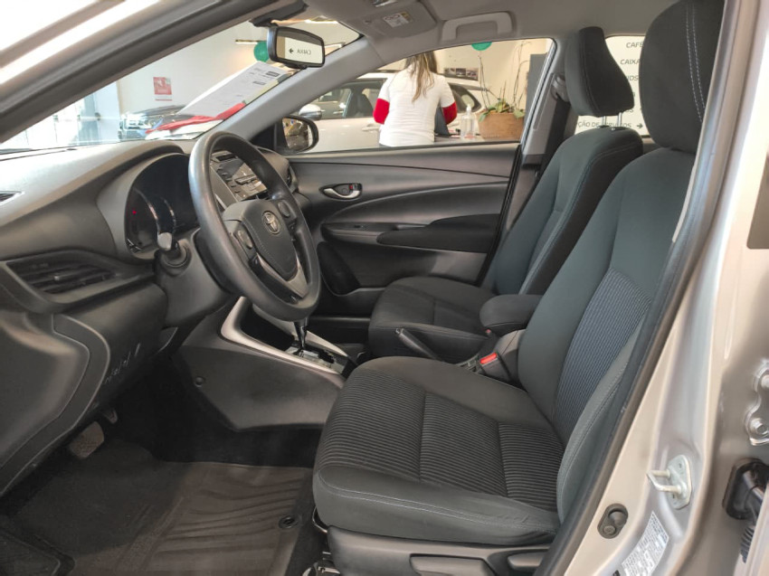baixa km! - toyota yaris xl sedan 1.5 flex  automatico7