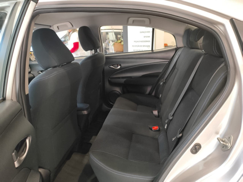 baixa km! - toyota yaris xl sedan 1.5 flex  automatico8