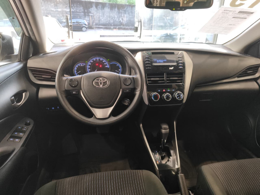 baixa km! - toyota yaris xl sedan 1.5 flex  automatico6