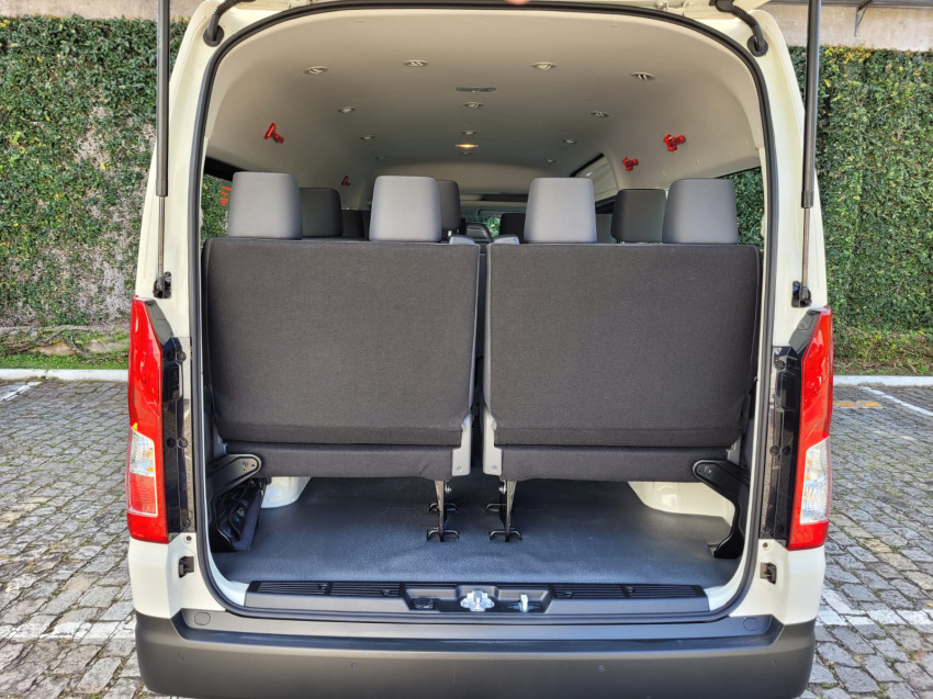 baixa km! - toyota hiace minibus dx 2.8  16l automatico18