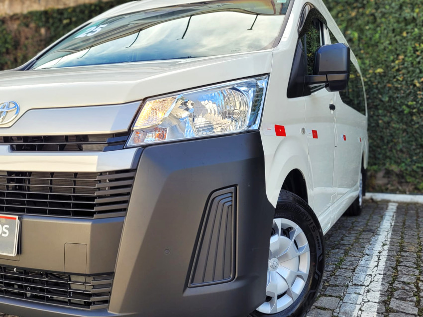 baixa km! - toyota hiace minibus dx 2.8  16l automatico16