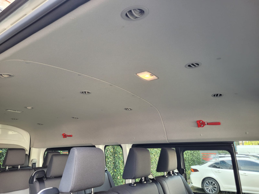 baixa km! - toyota hiace minibus dx 2.8  16l automatico10