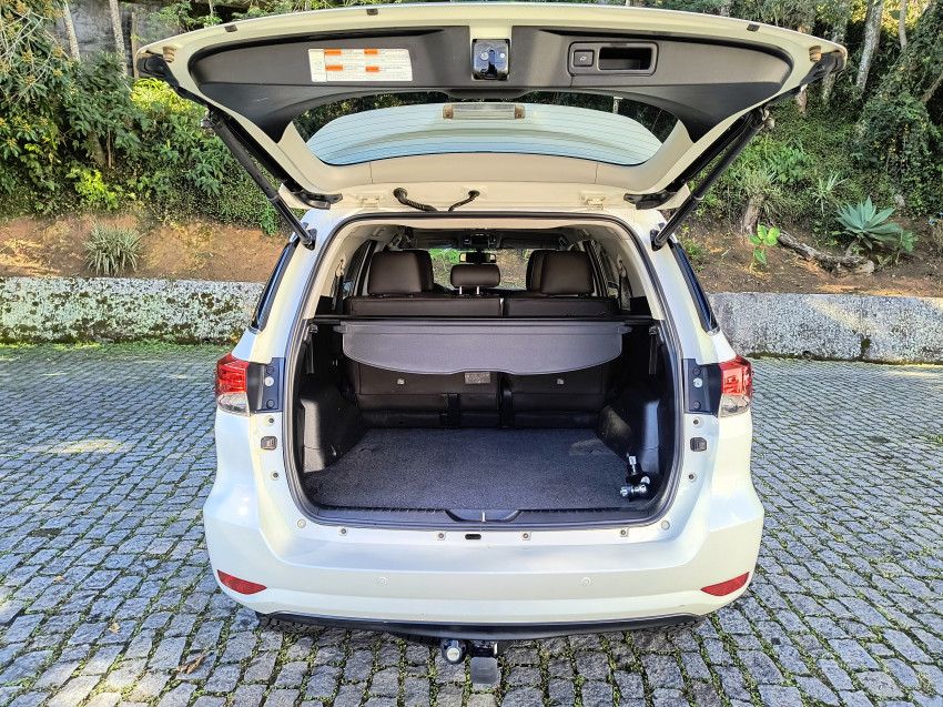 toyota hilux sw4 srx 4x4 2.8  dies. automatico11