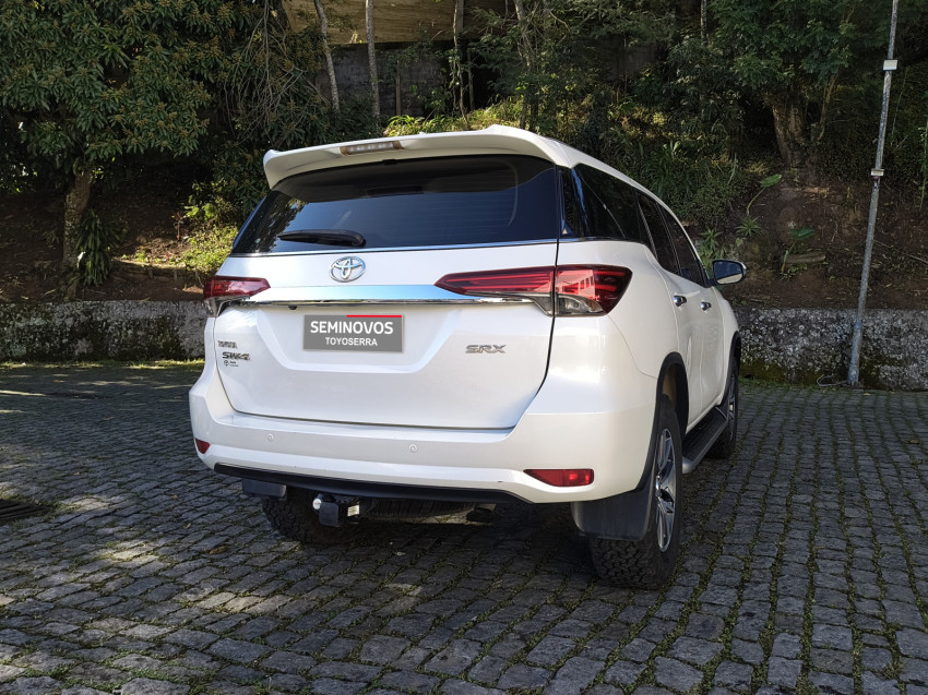 toyota hilux sw4 srx 4x4 2.8  dies. automatico5