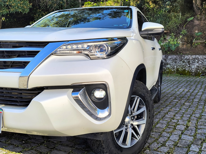 toyota hilux sw4 srx 4x4 2.8  dies. automatico12