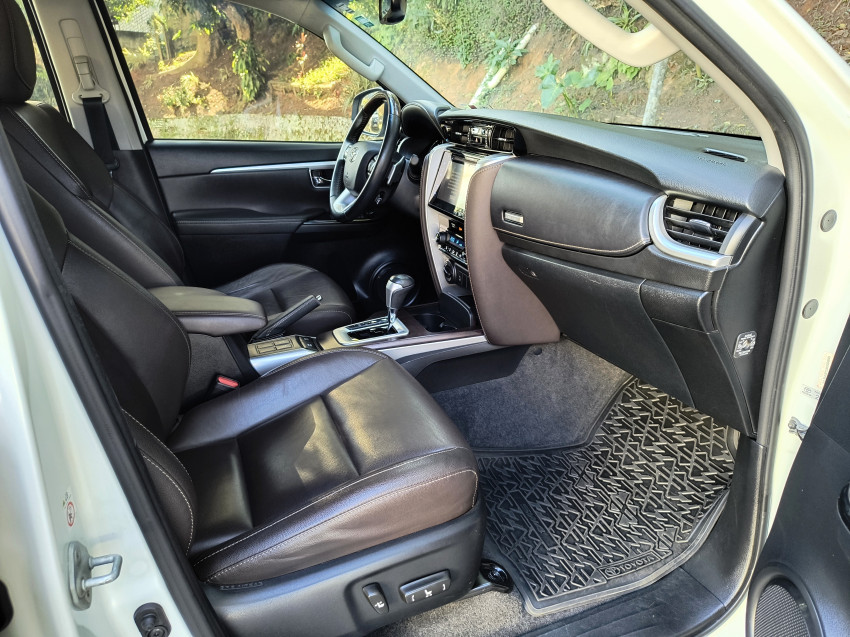 toyota hilux sw4 srx 4x4 2.8  dies. automatico10