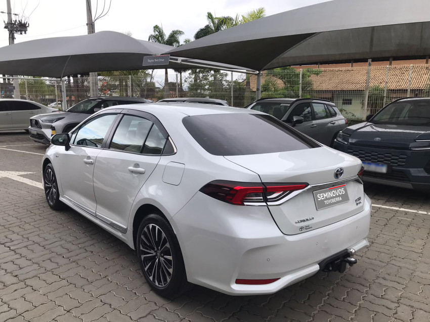 toyota corolla altis prem. 1.8 automatico (hibrido)5