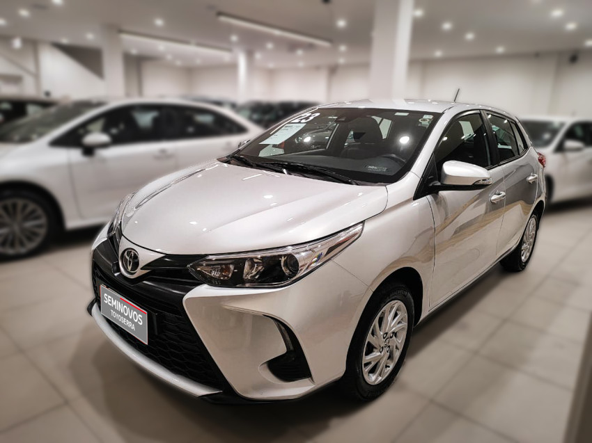 toyota yaris xs 1.5 flex  automatico2