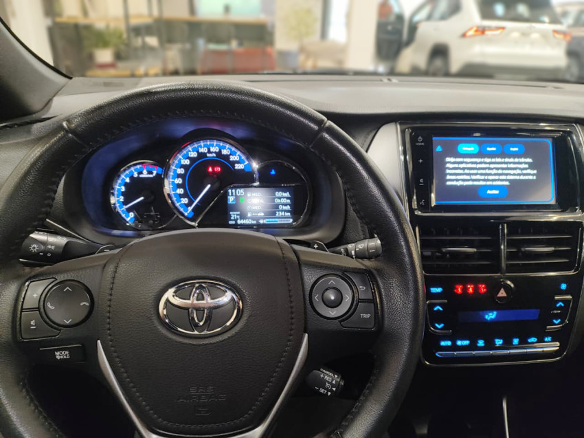 toyota yaris xs 1.5 flex  automatico10