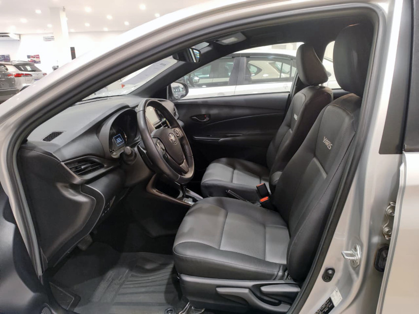 toyota yaris xs 1.5 flex  automatico7
