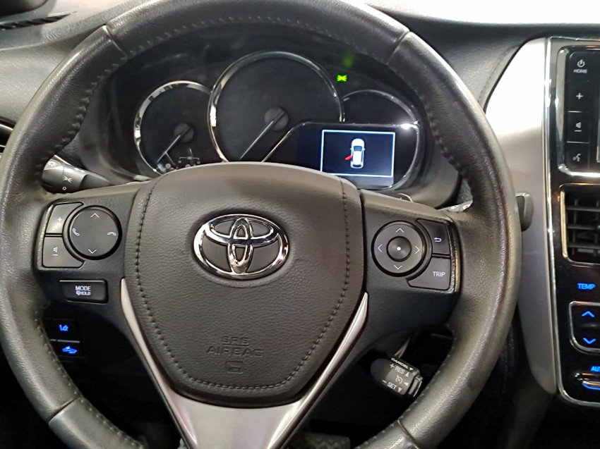 toyota yaris xs 1.5 flex  automatico12