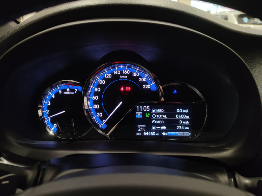 toyota yaris xs 1.5 flex  automatico11