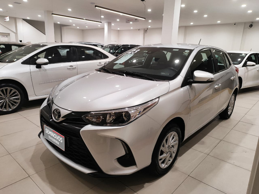 toyota yaris xs 1.5 flex  automatico1