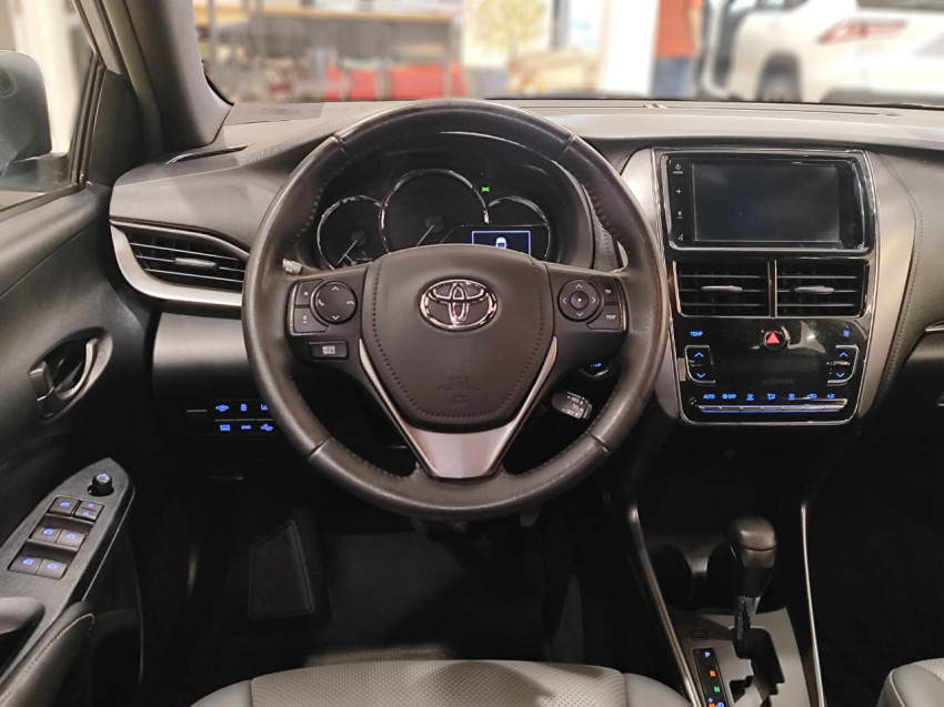 toyota yaris xs 1.5 flex  automatico9