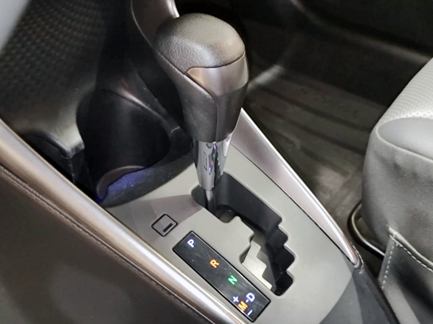 toyota yaris xs 1.5 flex  automatico13