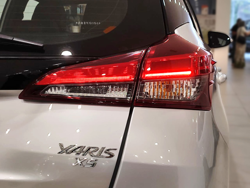toyota yaris xs 1.5 flex  automatico18