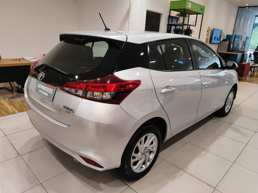 toyota yaris xs 1.5 flex  automatico4