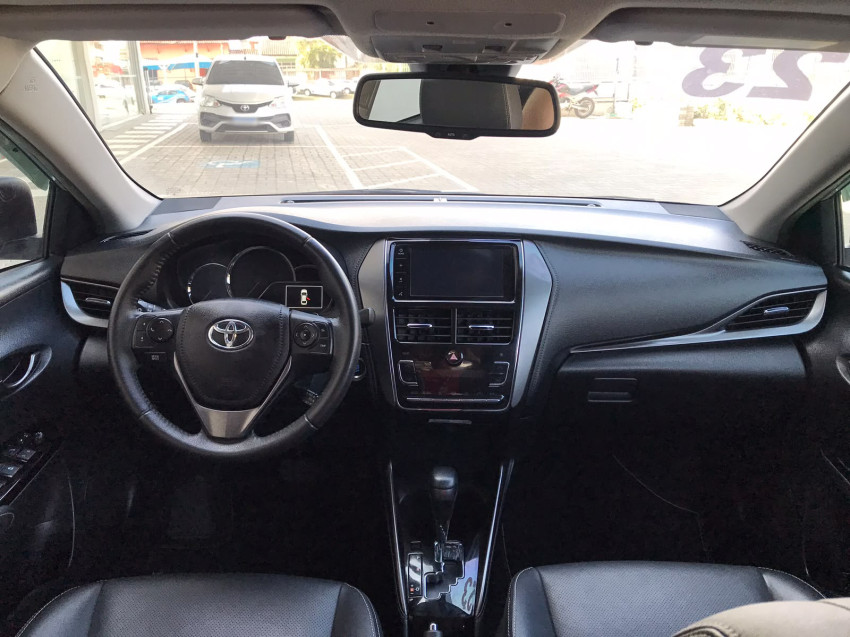 toyota yaris xls sedan 1.5 flex  automatico6