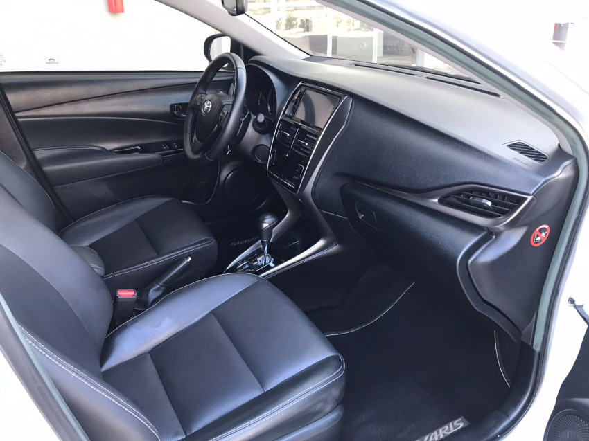 toyota yaris xls sedan 1.5 flex  automatico11