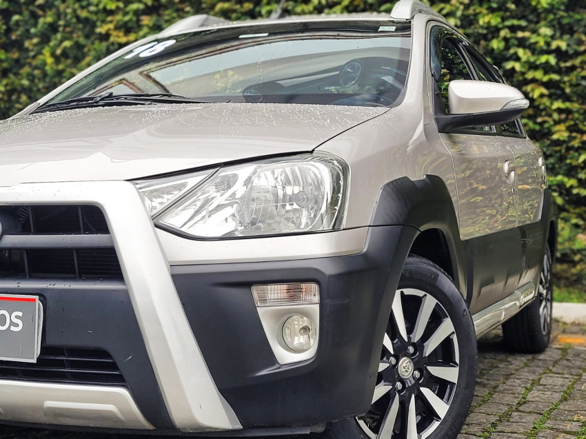 baixa km! - toyota etios cross 1.5 flex  automatico14