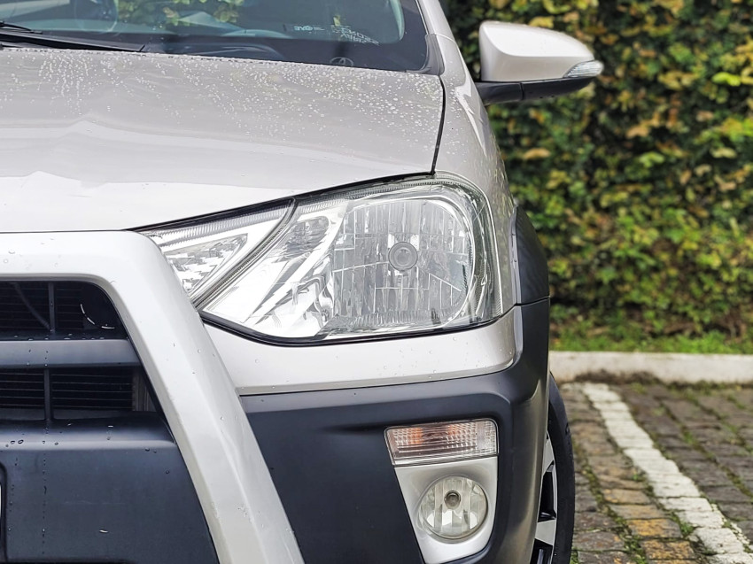 baixa km! - toyota etios cross 1.5 flex  automatico15