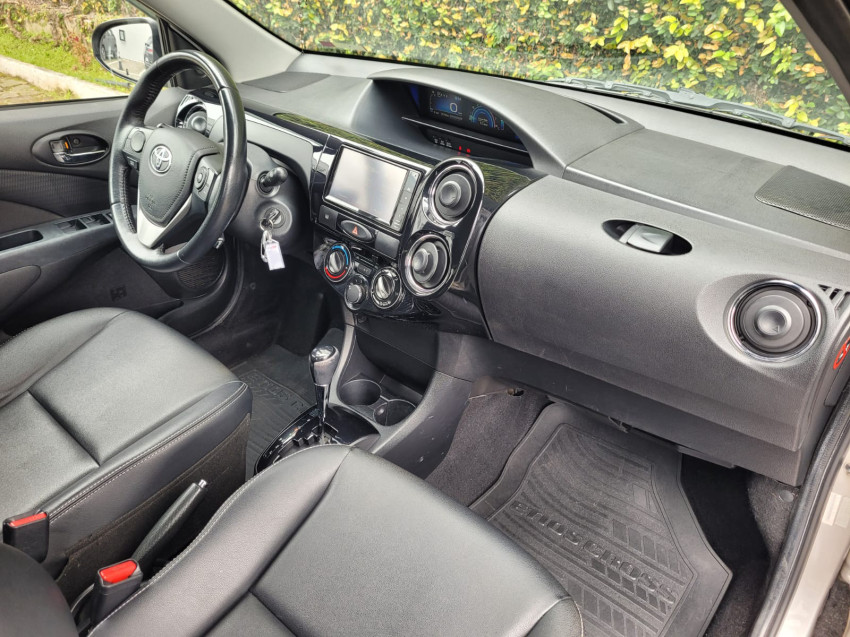 baixa km! - toyota etios cross 1.5 flex  automatico13