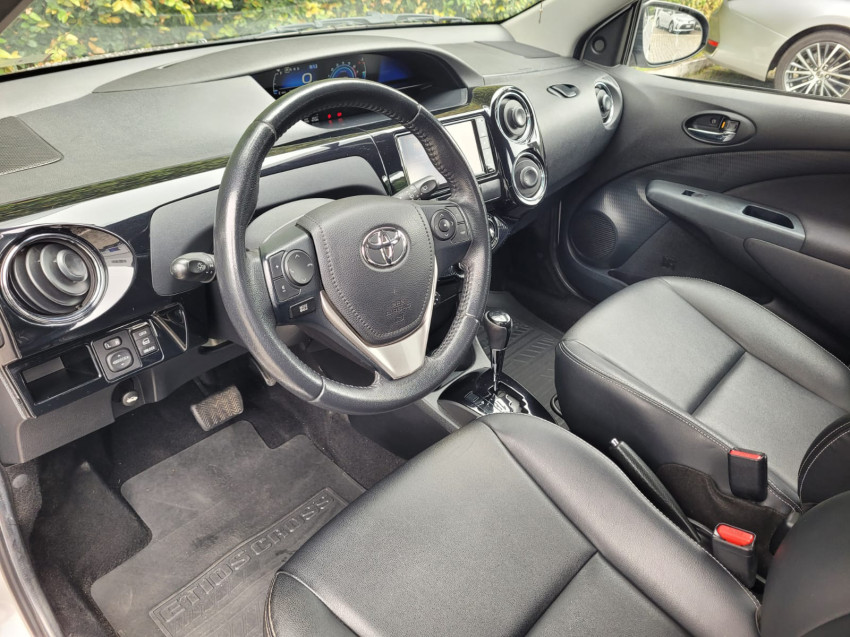 baixa km! - toyota etios cross 1.5 flex  automatico9