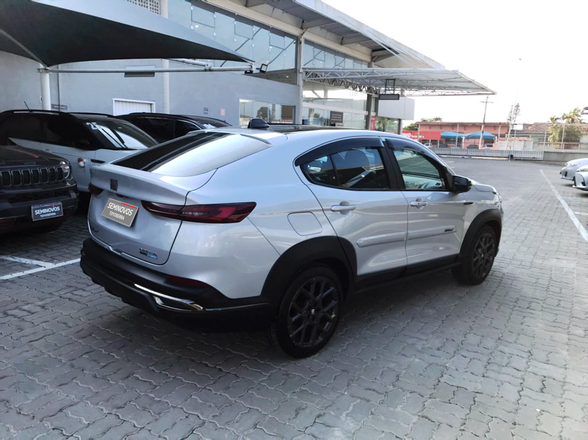baixa km! - fiat fastback impetus 200 t. automatico (hibrido)4
